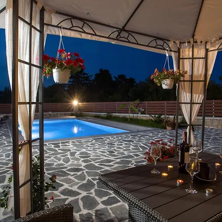 Oasis Luxury Βίλα