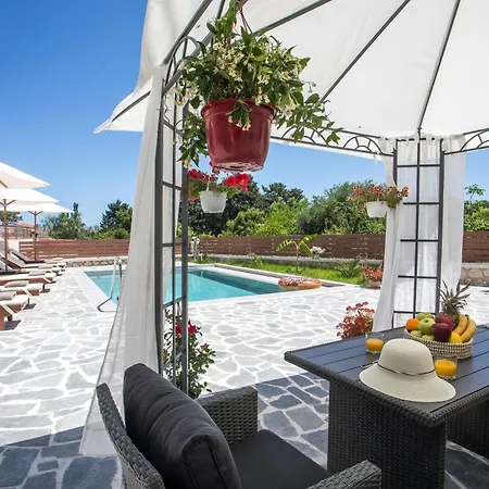 Oasis Luxury Βίλα