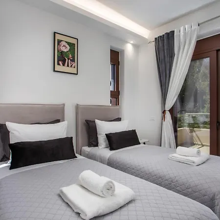 Oasis Luxury Villa *